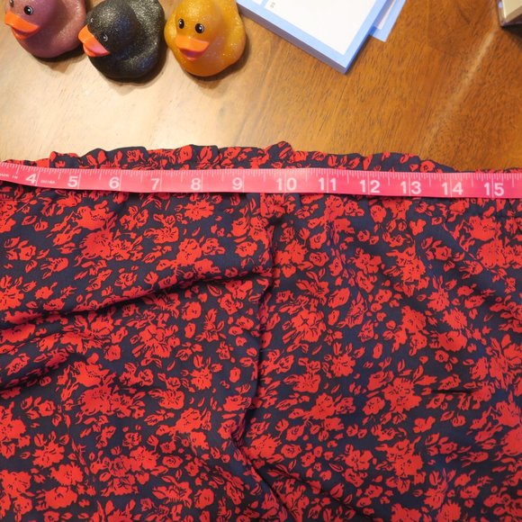 Express Floral Off the Shoulder Crop Top - Picture 2 of 8